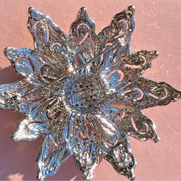 Rare Find Vintage Signed Lum Nu Flower Brooch - Picture 5 of 10